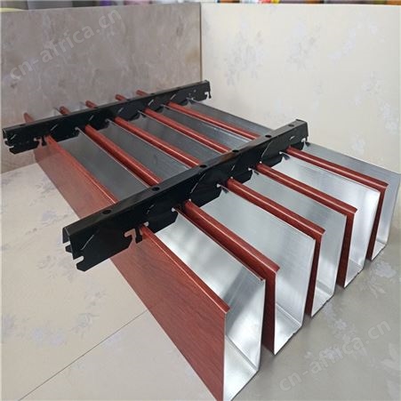铝天花吊顶-木纹铝方通-U型铝格栅吊顶-型材方通-质优价廉