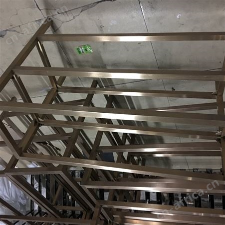 来CAD图定制玫瑰金/香槟金不锈钢展示架 红酒展示柜厂家