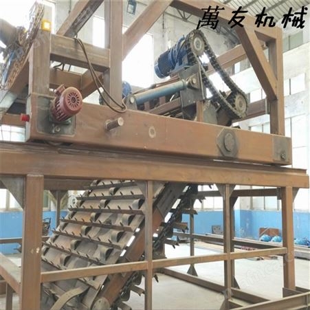萬友牛粪羊粪有机肥4米轨道式翻堆机建槽式全自动翻粪机不需人工