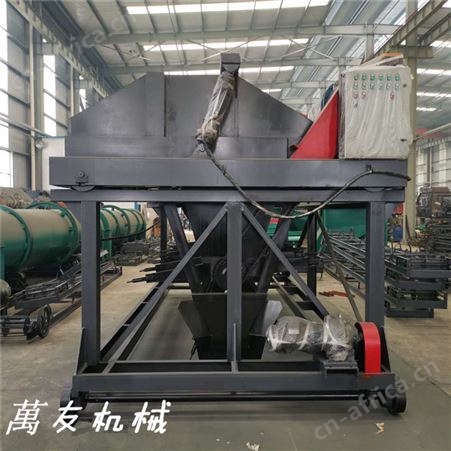 萬友牛粪羊粪有机肥4米轨道式翻堆机建槽式全自动翻粪机不需人工