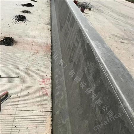 路缘石滑模机 无线遥控路肩石滑模机 轮胎式路缘石滑模机厂家报价