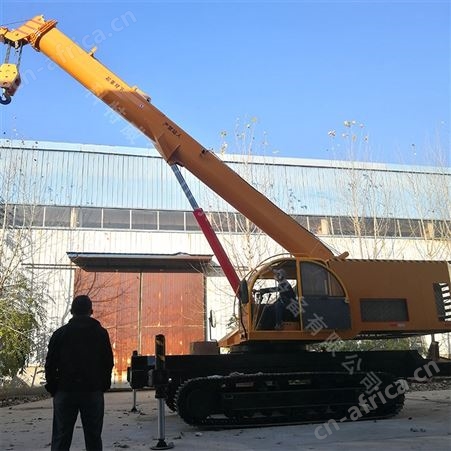 可定制工程橡胶履带起重机 复杂林地履带起重机吊重行走