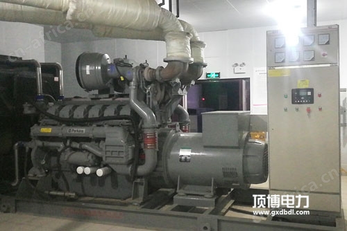 80KW帕金斯柴油发电机组型号1104C-44TAG2